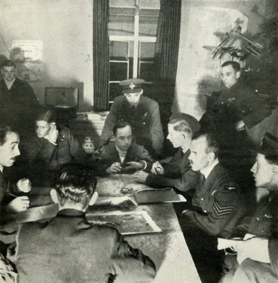 Interrogatorio degli equipaggi, W.A.A.F. Aiuto in questo lavoro, c1943 da Cecil Beaton
