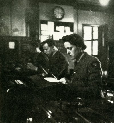 In servizio di segnalazione, c. 1943 da Cecil Beaton