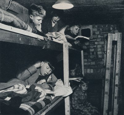 Dormitorio dei ragazzi, 1941 da Cecil Beaton