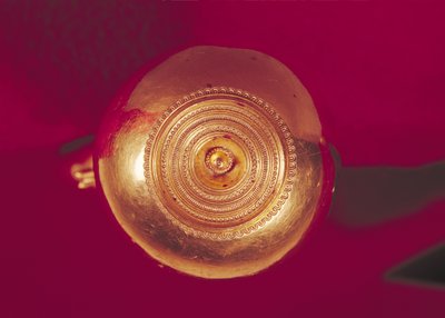 Sfera terminale di un diadema, dalla Tomba di una Principessa di Vix da Celtic