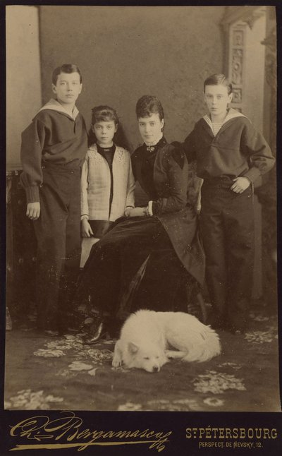 Imperatrice Maria Fyodorovna con i figli, Nicholas Alexandrovich, George Alexandrovich e Xenia Alexandrovna da Charles Bergamasco