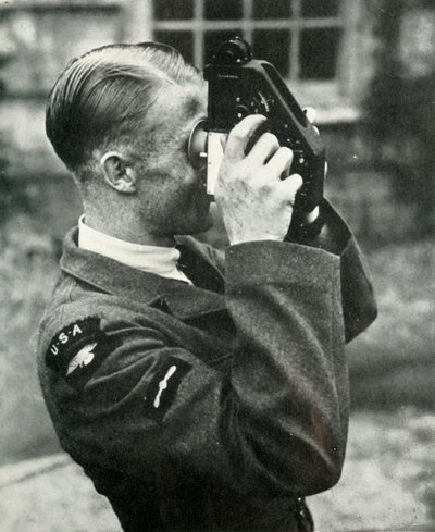 Aviatore che impara la navigazione durante la Seconda Guerra Mondiale, 1941 da Charles Brown