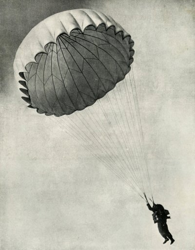 Aviatore che usa un paracadute durante la Seconda Guerra Mondiale, 1941 da Charles Brown