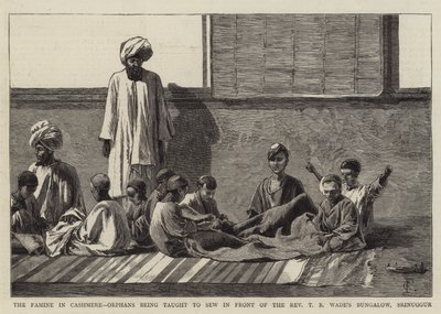 La carestia in Kashmir, orfani che imparano a cucire davanti al bungalow del reverendo T R Wade, Srinuggur da Charles Edwin Fripp