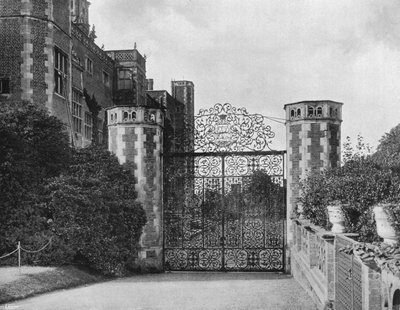 Porta Est sulla Facciata Nord da Charles Latham