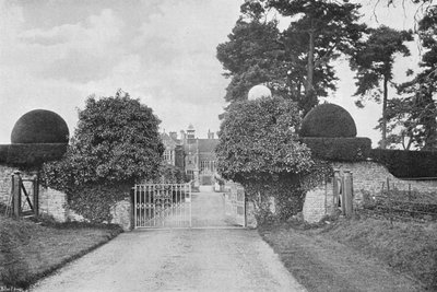 Entrando da est attraverso un cancello basso da Charles Latham