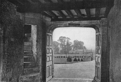 Ingresso della portineria da Charles Latham