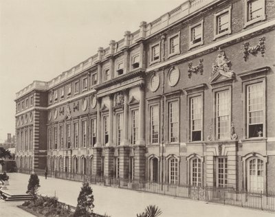 Hampton Court Palace, la Facciata sul Fiume da Charles Latham