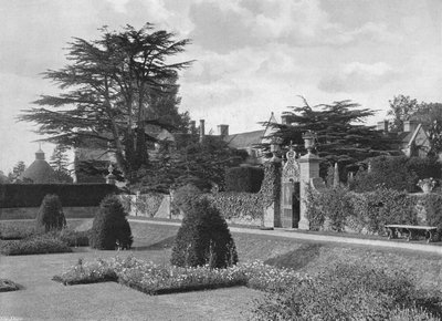 Nel Cortile Ovest da Charles Latham