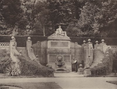 Fontana Murale nel Giardino a Bowood, Wilts da Charles Latham