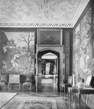 La sala da biliardo e il corridoio da Charles Latham