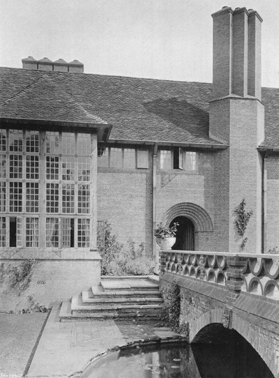 La finestra della sala, il grande oriel e la piscina circolare da Charles Latham