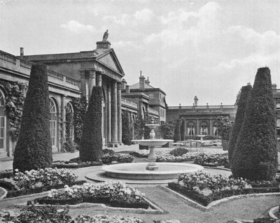 Le fontane di marmo nei giardini dell