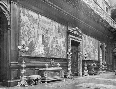 Il lato nord del salone da Charles Latham