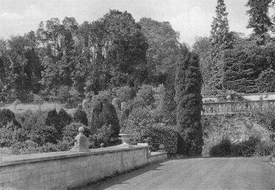 Il vecchio meridiana sulla terrazza sud da Charles Latham