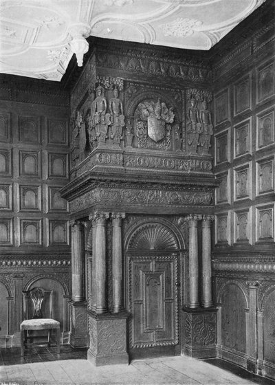 The Red Lodge. Portico interno nel salotto da Charles Latham