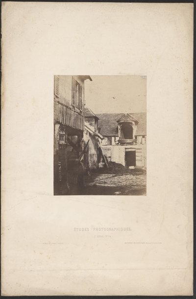 [Cour de ferme] / [Cortile di una casa colonica]. da Charles Marville