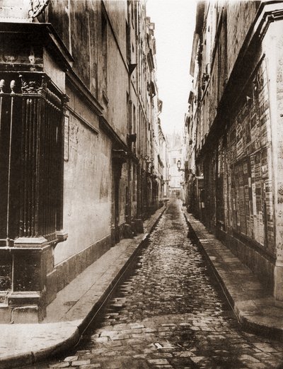 Rue Visconti a Parigi vista dalla rue de Seine. 6° arrondissement da Charles Marville