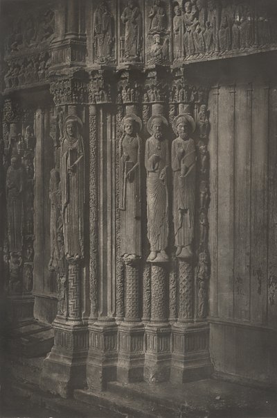 Planche XIII Cattedrale di Chartres, Statue Colonne della Porta Centrale del Portale da Charles Nègre