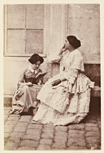 Donne in un cortile da Charles Nègre
