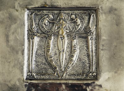 Bassorilievo, dettaglio della decorazione del camino, camera da letto di Charles Rennie Mackintosh, Regno Unito, XX secolo da Charles Rennie Mackintosh