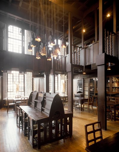 Vista interna della sala di lettura della Scuola di Belle Arti progettata dall