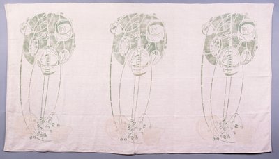 Pannello di tre motivi stilizzati di rose in verde e crema, per uno schienale di un angolo nel salotto a 14 Kingsborough Gardens, c.1900 da Charles Rennie Mackintosh