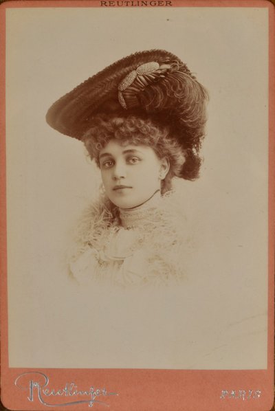 Donna elegante con cappello - Charles Reutlinger da Charles Reutlinger