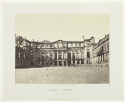 Incendio di Parigi (Facciata del Palais de Saint-Cloud), dalla serie "Parigi Incendiata" da Charles Soulier