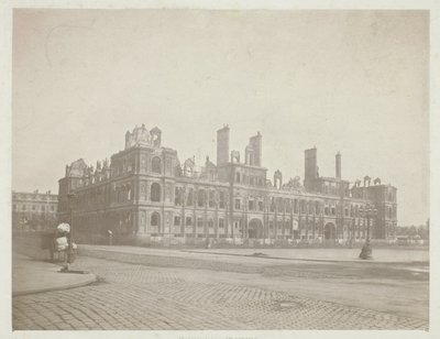 Incendio a Parigi (La facciata del municipio), dalla serie "Paris Incendié". da Charles Soulier