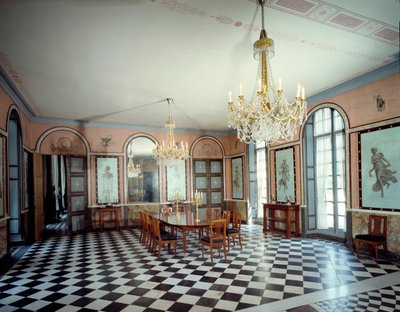 Vista della sala da pranzo del castello di Malmaison, residenza dell