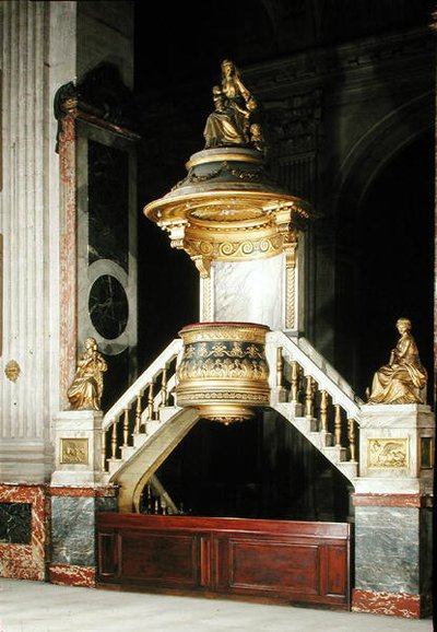 Pulpito con figure dorate di Fede e Speranza di Guesdon e Carità di Dumont da Charles de Wailly