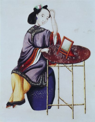 Una donna cinese che si sistema i capelli, periodo Qianlong (1736-96) da Chinese School