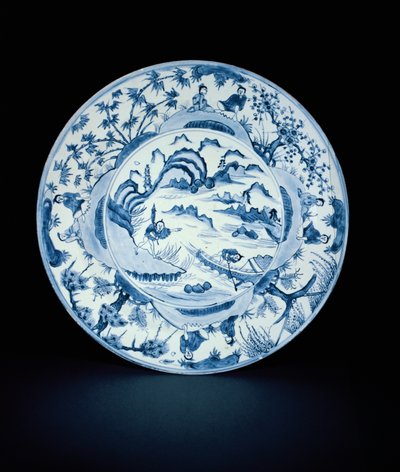 Piatto blu e bianco dipinto con pescatori in una scena fluviale, Tianqi o Chongzheng, 1620-30 (porcellana) da Chinese School