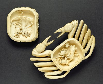 Scatola a forma di granchio, periodo Qianlong, 1736-95 da Chinese School