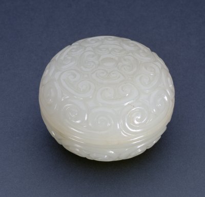 Scatola circolare per sigilli in stile Guri con rotoli di lingzhi, dinastia Ming da Chinese School
