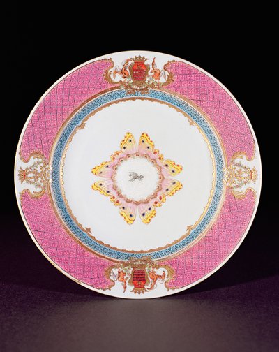 Piatto da cena dipinto in smalti Famille Rose con le armi dei Grimaldi di Castro, periodo Yongzheng c.1735 da Chinese School