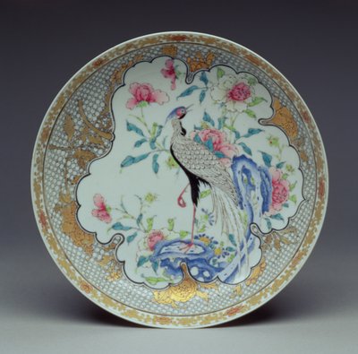 Piatto dipinto con un uccello dalla lunga coda, rocce e fiori, periodo Yongzheng, 1725-35 da Chinese School