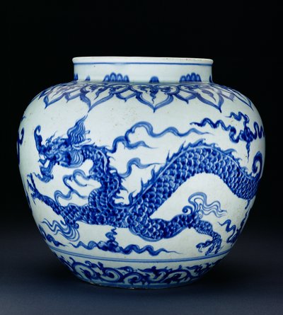 Vaso globulare dipinto con un drago da Chinese School