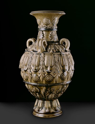 Vaso in ceramica verde con decorazioni modellate, sito di Yue Kikn, Periodo delle Sei Dinastie da Chinese School