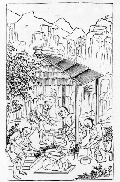 Realizzazione di casse di argilla grezza per contenere la porcellana nel forno, da una serie di illustrazioni sulla fabbricazione della porcellana da Chinese School