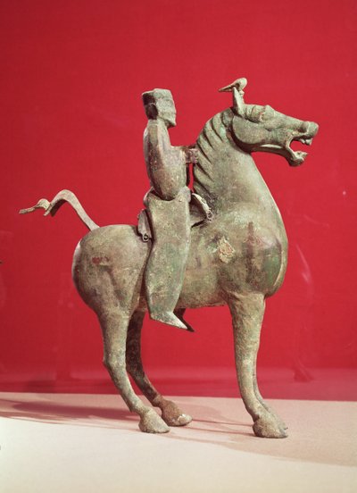 Uomo a cavallo, da Wu-wei, Kansu, Dinastia Han Orientale (bronzo) da Chinese School