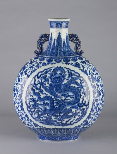 Fiasca del pellegrino, 1736-96 (jingdezhen ware) da Chinese School
