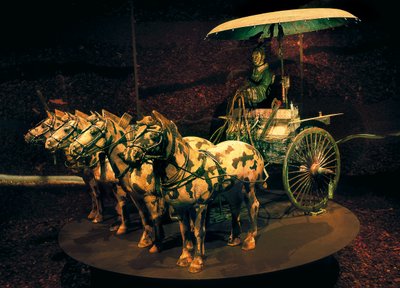 Quadriga, Dinastia Qin, 221-206 a.C. (scultura in bronzo) da Chinese School