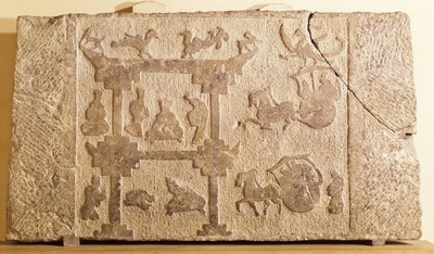 Lastra decorata con carrozze e uccelli mitici, Dinastia Han (206 a.C.-220 d.C.) da Chinese School