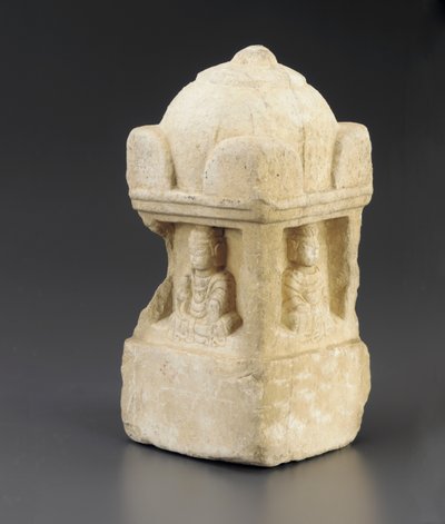 Piccola stupa, tetto a cupola e figure buddiste che occupano nicchie su tutti e 4 i lati, piedistallo quadrato, Periodo di Divisione, 557-581 da Chinese School