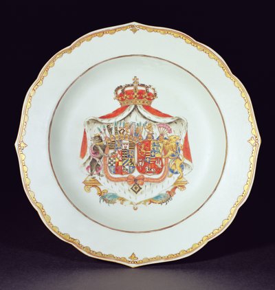 Piatto da zuppa decorato in oro e smalti con le armi di Christian Auguste, Principe di Anhalt-Zerbst e Johanna Elizabeth di Holstein-Gottorp, genitori di Caterina la Grande da Chinese School