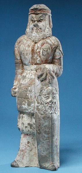 Statuetta di un guerriero barbaro, Dinastia Tang (618-907) da Chinese School Chinese School