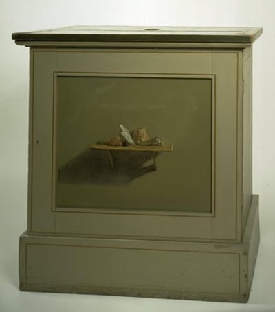Credenza con motivo dipinto, mensola con pietre da Christen Købke