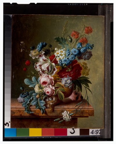 Un vaso di fiori su un bordo di marmo e un cesto di fiori con un cardellino da Christiaan van Pol